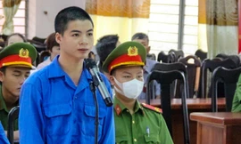 Kẻ trộm dùng búa đánh chủ nhà rồi lên rừng lẩn trốn 