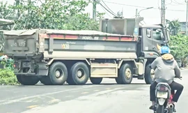 Xe tải tung hoành, đường 200 tỷ ở Đà Nẵng có dấu hiệu xuống cấp sau 1 năm sử dụng