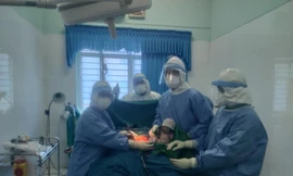 Em chào đời thành công trong khu điều trị COVID-19 ở Cơ sở 2 Trung tâm Y tế huyện Bình Sơn, tỉnh Quảng Ngãi.