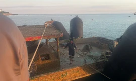 Tạm đình chỉ điều tra vụ chìm sà lan khiến 9 người chết, mất tích ở Quảng Ngãi