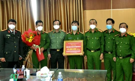 'Thưởng nóng' lực lượng triệt phá đường dây vận chuyển ma tuý bằng taxi