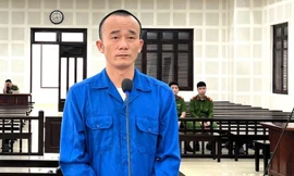 Vác dao chém bố người yêu vì bị nhắn tin chia tay