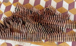 Đào móng xây nhà, phát hiện hàng trăm viên đạn