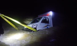 Khi lực lượng chức năng tiếp cận được chiếc xe tải thì bên trong không có người.