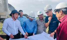 Chủ tịch UBND tỉnh Quảng Ngãi Đặng Văn Minh kiểm tra thực tế tuyến đường KKT Dung Quất- KKT mở Chu Lai.