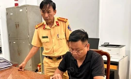 Tổng giám đốc công ty bất động sản trốn truy nã bị bắt trên xe khách