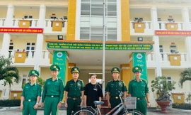 Tuổi trẻ biên phòng Quảng Ngãi tặng xe đạp, đỡ đầu học sinh nghèo miền núi, hải đảo đến trường