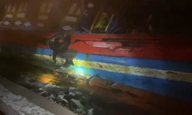 Tàu cá bị tàu hàng đâm chìm giữa đêm, 3 ngư dân may mắn thoát nạn