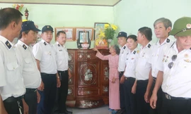 Trao tủ thờ tri ân liệt sĩ hy sinh vì Gạc Ma