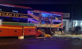 Quảng Ngãi: Xe khách giường nằm va chạm xe tải, 4 người thương vong