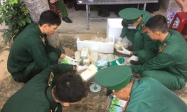 Quảng Ngãi phát hiện bao tải chứa nhiều gói nghi ma túy trôi dạt vào bờ biển