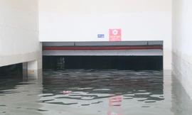 Đà Nẵng: Nhiều phương tiện vẫn chìm trong nước ở hầm các chung cư 