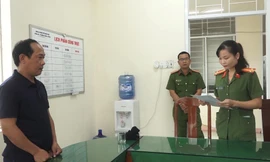 Tuồn hàng ra ngoài bán, một thủ kho bị khởi tố