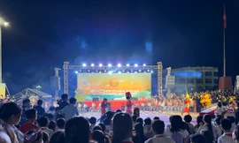 'Trăng thu biên cương' đến với trẻ em đảo Lý Sơn