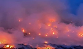 Nỗ lực chữa cháy ở bãi rác lớn nhất Đà Nẵng