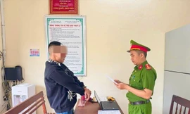 Khởi tố thanh niên quan hệ tình dục với 2 chị em sinh đôi 15 tuổi