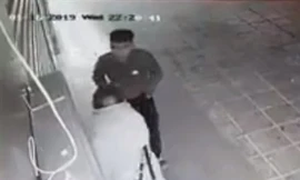 Một trong số những thanh niên trêu ghẹo, hành hung cô gái. Ảnh cắt từ video.