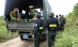 Công an vây cả ngọn đồi truy bắt nghi phạm giết vợ dã man