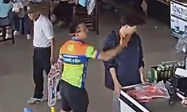 Hình ảnh Nguyễn Xô Việt tát nhân viên trạm dừng nghỉ. Ảnh: Cắt từ video