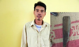 Đối tượng Tiến cùng tang vật. Ảnh: Công an Hưng Yên. 