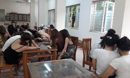 Các đối tượng tại cơ quan công an. Ảnh: Công an Hưng Yên.