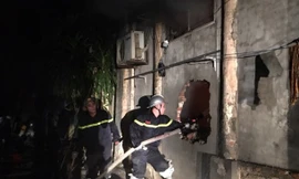 Lực lượng chức năng chữa cháy.