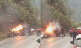 Xế hộp bốc cháy dữ dội sau va chạm xe bán tải