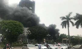 Vụ cháy lớn xảy ra tại quán thịt chó trên đường Lạc Long Quân.