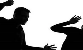 Rúng động một phụ nữ bị cướp đập búa đinh vào đầu, bóp cổ trong nhà