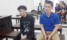 Lợi và Sơn tại phiên tòa.