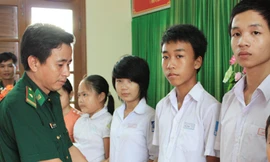 Ngư dân bám biển: Vững vàng trên sóng dữ