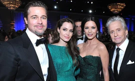 Cặp sao chiến thắng bệnh ung thư hạnh phúc trên thảm đỏ