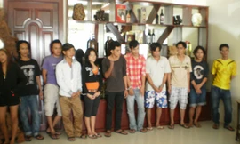 Vừa lắc, vừa bán ma túy trong nhà nghỉ