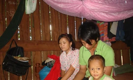 Đắng lòng thiếu nữ vùng cao làm mẹ từ tuổi 15