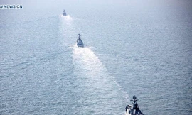 Hạm đội Hải quân của Giải phóng quân Trung Quốc (PLA) vừa rời một cảng quân sự ở thành phố Thanh Đảo, phía đông Trung Quốc, chuẩn bị tập trận rầm rộ trên biển Tây Thái Bình Dương