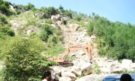 Lộn xộn khai thác đá ở Hòn Chà