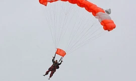 Cụ bà Cunningham chinh phục bầu trời ở tuổi 100.