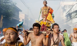 Lễ hội ăn chay Thái Lan: người yếu tim không nên thử