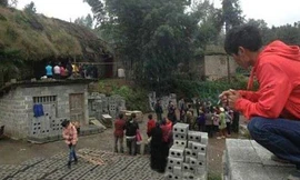 Hiện trường nơi những người hàng xóm phát hiện thi thể cậu bé.