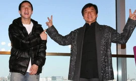Thành Long (phải) và con trai Phòng Tổ Danh