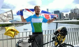 Đạp xe 22.530 km làm từ thiện