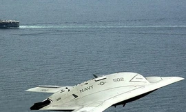 'Quái vật' X-47B thách thức mọi đối thủ
