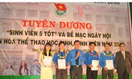 Nghị lực chàng sinh viên nghèo '5 tốt' quê Bình Định