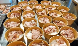 Cả nghìn bát phở được gửi tặng y bác sỹ