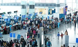 Việt Nam tiếp tục tạm dừng nhập cảnh đối với tất cả người nước ngoài 