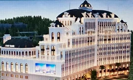 Tổ hợp khách sạn Victory cao 12 tầng nổi và 2 tầng hầm được chuyển đổi từ đất công viên, cây xanh Ảnh: Minh Tuấn 