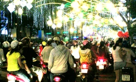 Ngày đầu năm mới: Đầm ấm, hướng về giới trẻ