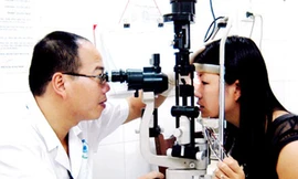 Khám mắt miễn phí trong vòng một tháng