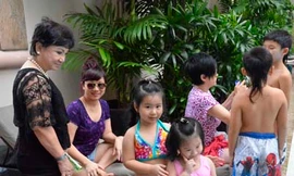 Đi bơi cùng gia đình Bằng Kiều