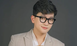 Vũ Hoàng - chàng 'shipper' gây bão mạng xã hội với nét điển trai đầy cuốn hút